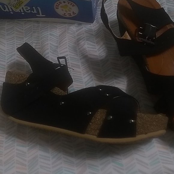 Sandals - Picture 2 of 3